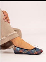Load image into Gallery viewer, Lunar slippers Brie navy
