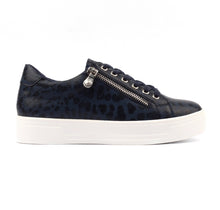 Load image into Gallery viewer, Lunar Charm II Navy Trainer

