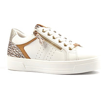 Load image into Gallery viewer, Lunar Presley White Trainer
