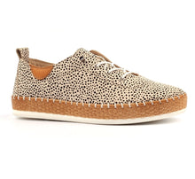 Load image into Gallery viewer, Lunar Evette Animsl spot leather pump
