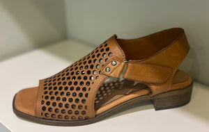 Modella Beatrice Tan leather sandals
