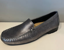 Load image into Gallery viewer, MARIA LYA Loafer pewter
